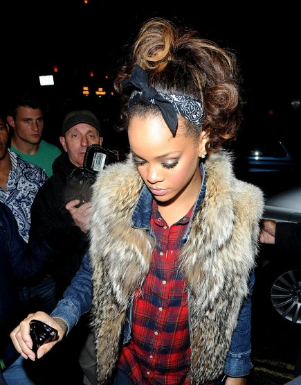 rihanna-and-dudley-100611-435x580
